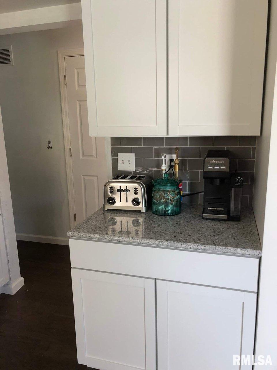 190 Stonegate Drive Canton, IL 61520 - Photo 13 of 67