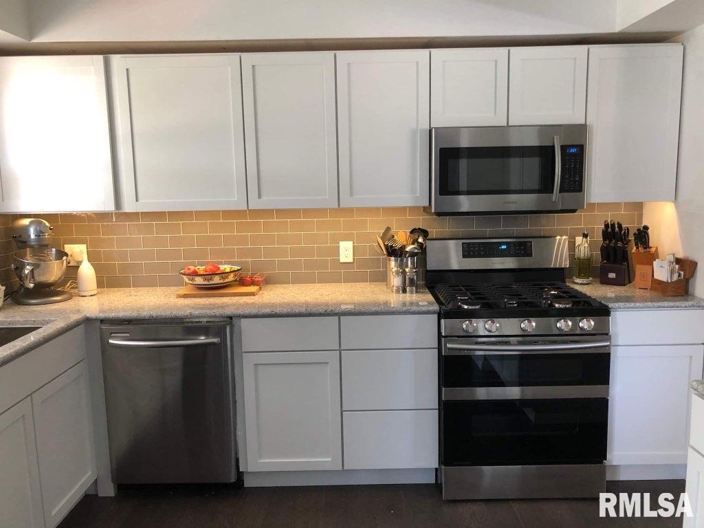 190 Stonegate Drive Canton, IL 61520 - Photo 14 of 67