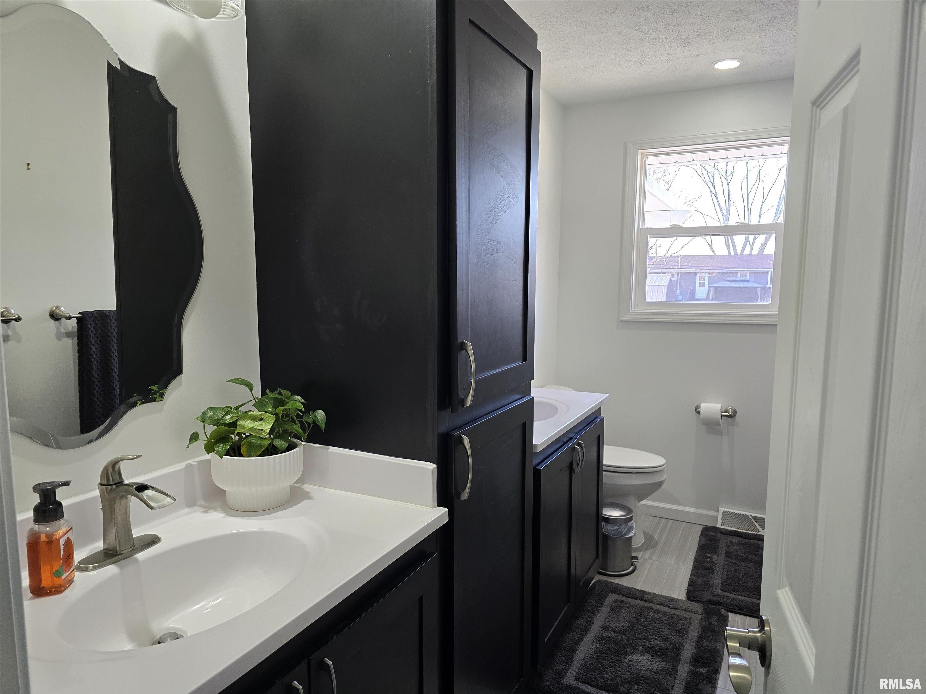 190 Stonegate Drive Canton, IL 61520 - Photo 25 of 67