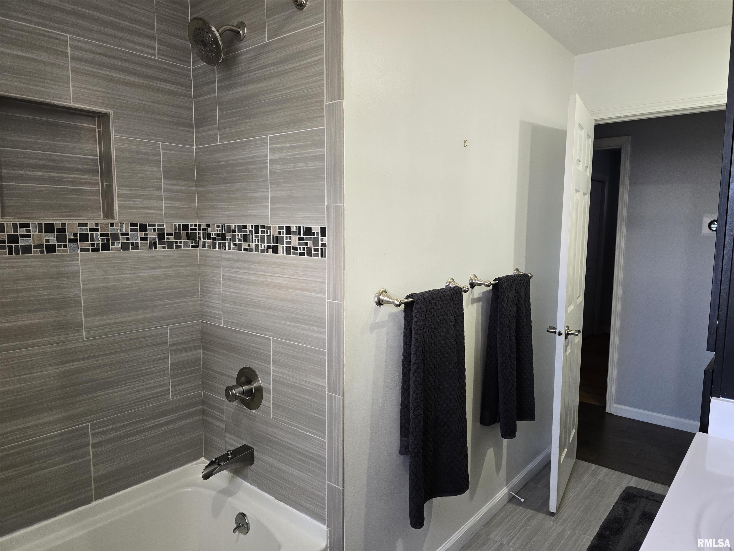 190 Stonegate Drive Canton, IL 61520 - Photo 27 of 67