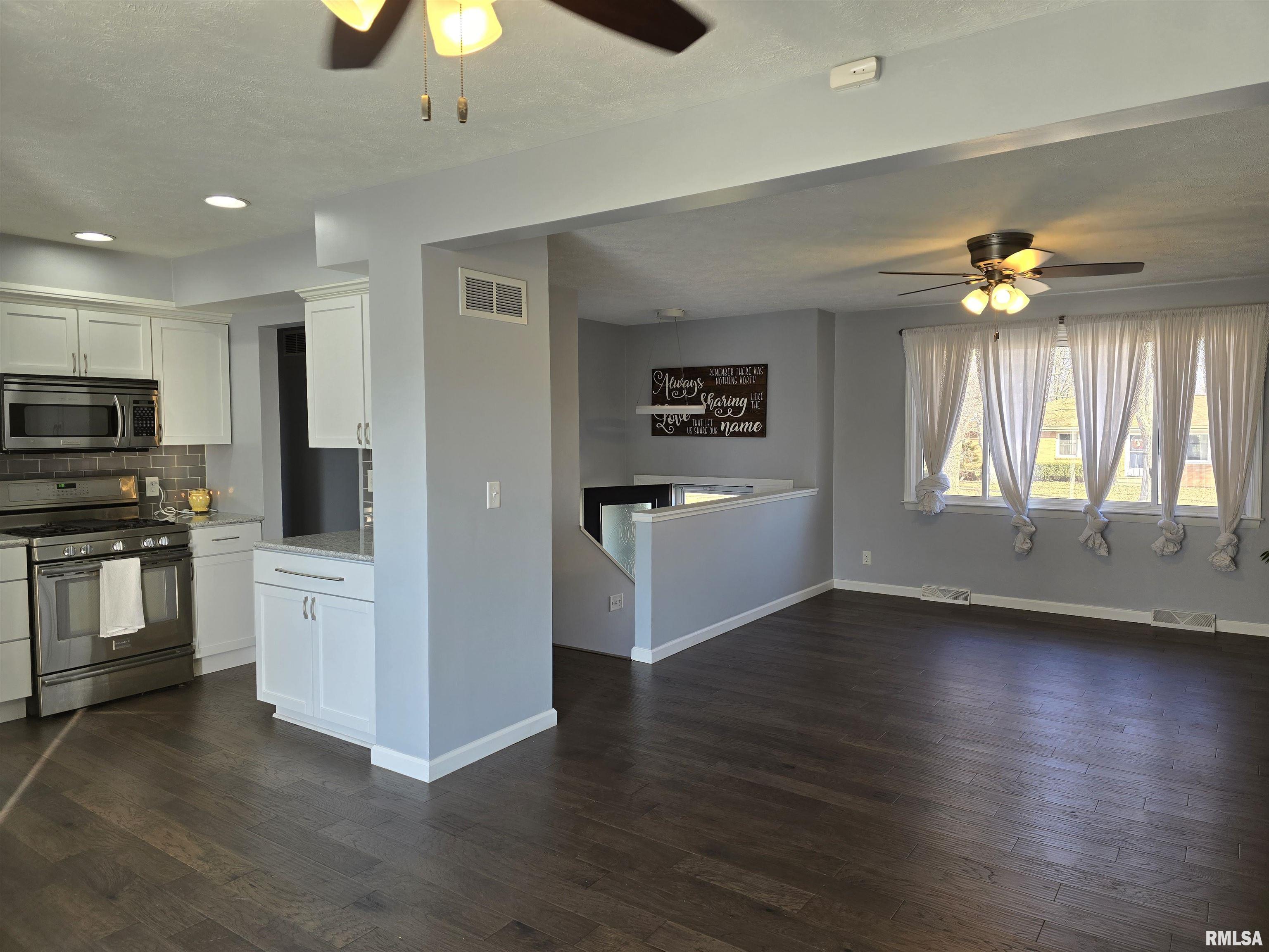 190 Stonegate Drive Canton, IL 61520 - Photo 6 of 67