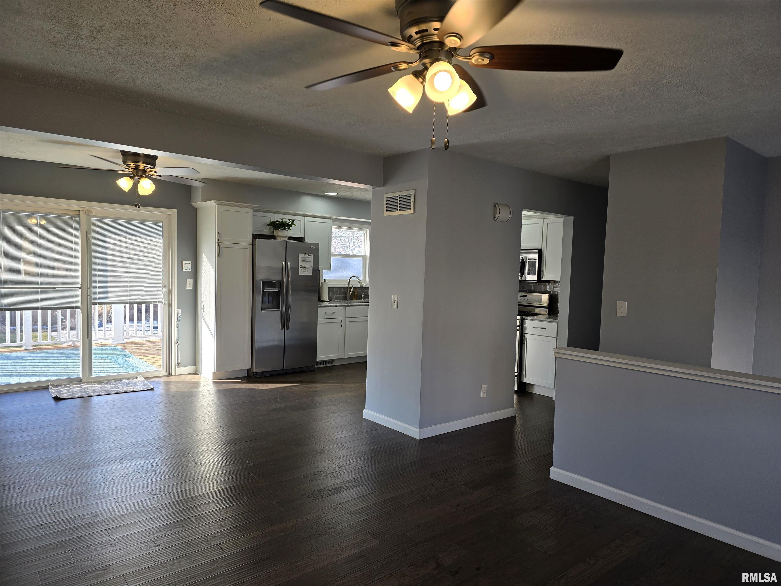 190 Stonegate Drive Canton, IL 61520 - Photo 7 of 67