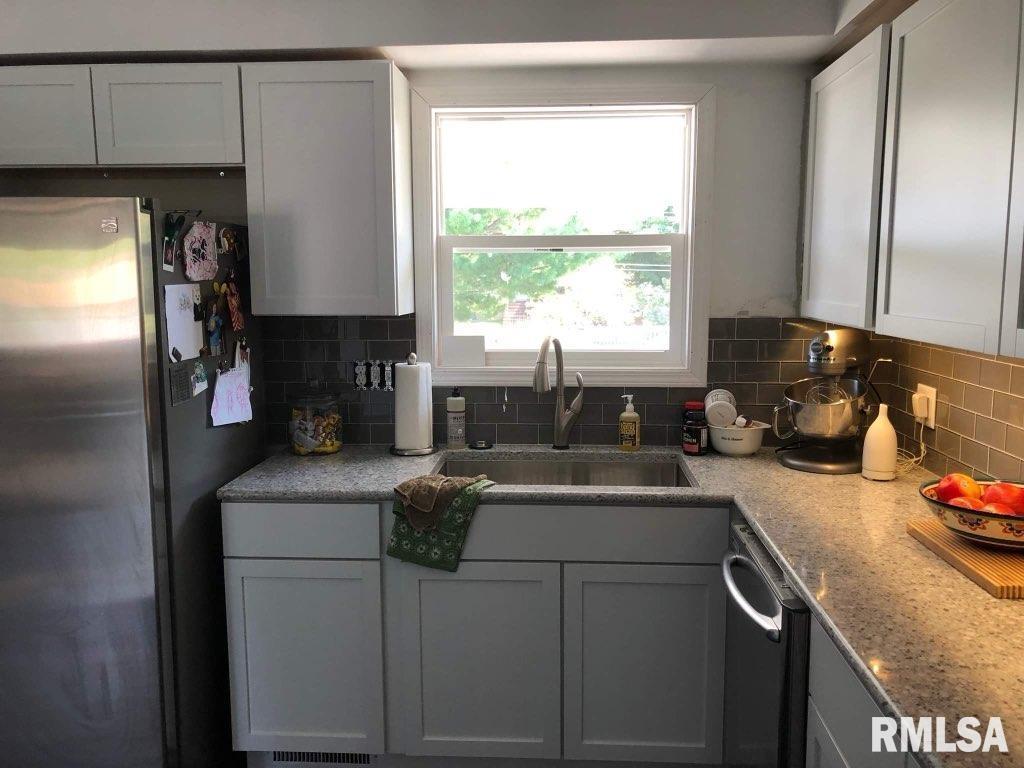 190 Stonegate Drive Canton, IL 61520 - Photo 10 of 67