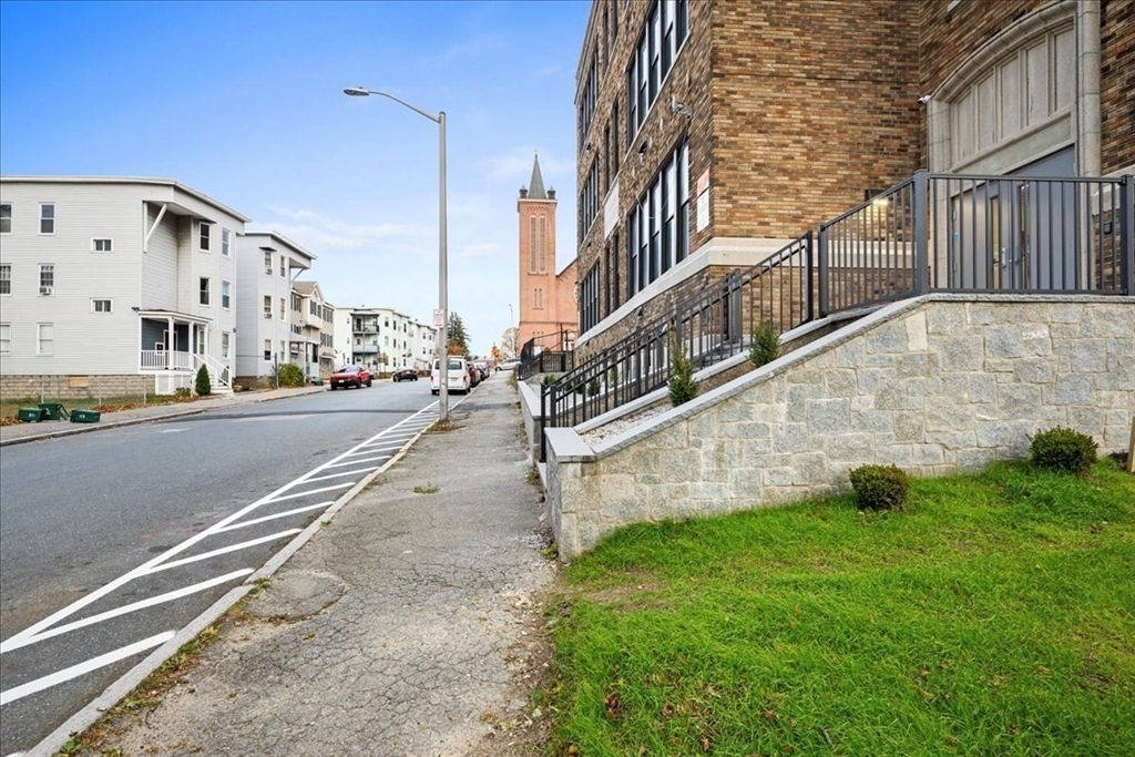 22 Waverly Street Worcester, MA 01604 - Photo 36 of 41 a view of a street in front of a building