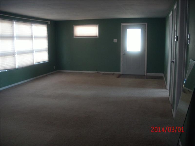 408 South Clinton Street Summitville, IN 46070 - Photo 2 of 8