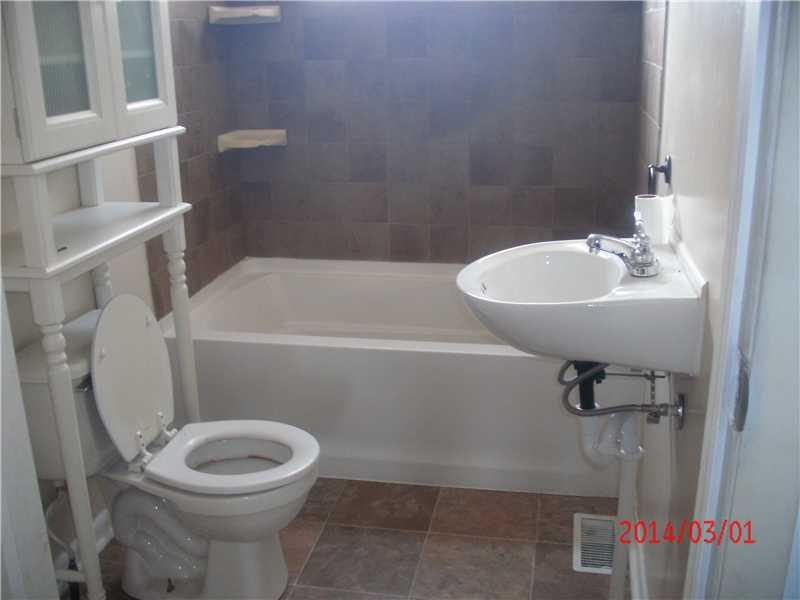408 South Clinton Street Summitville, IN 46070 - Photo 4 of 8