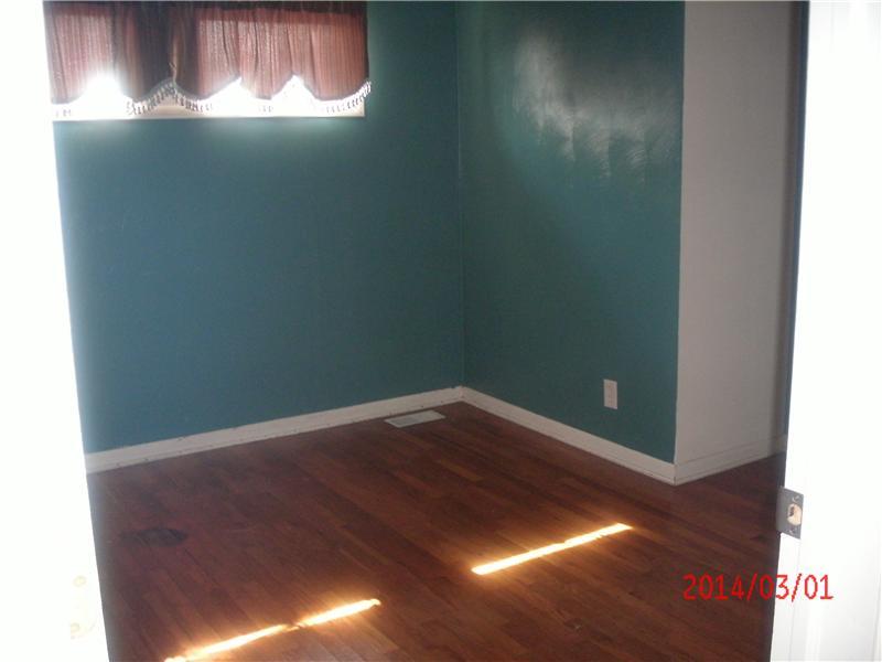 408 South Clinton Street Summitville, IN 46070 - Photo 5 of 8