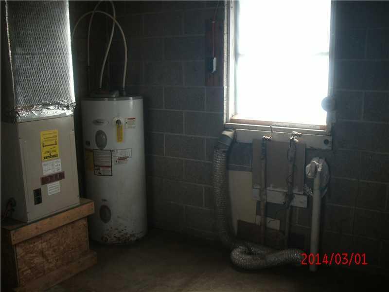 408 South Clinton Street Summitville, IN 46070 - Photo 7 of 8