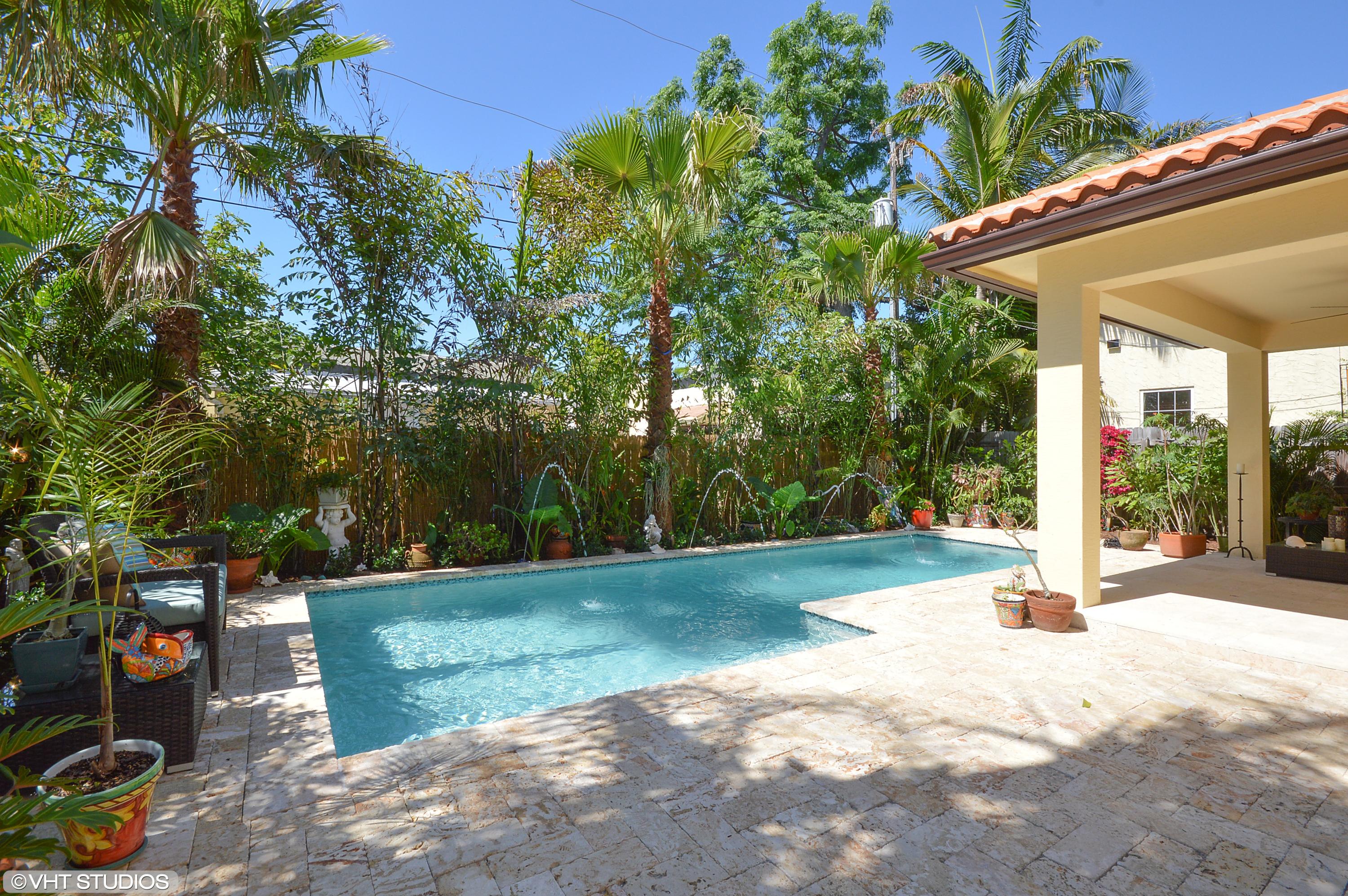 526 Sunset Road West Palm Beach, FL 33401 - Photo 19 of 22 526 Sunset Rd Pool and Patio