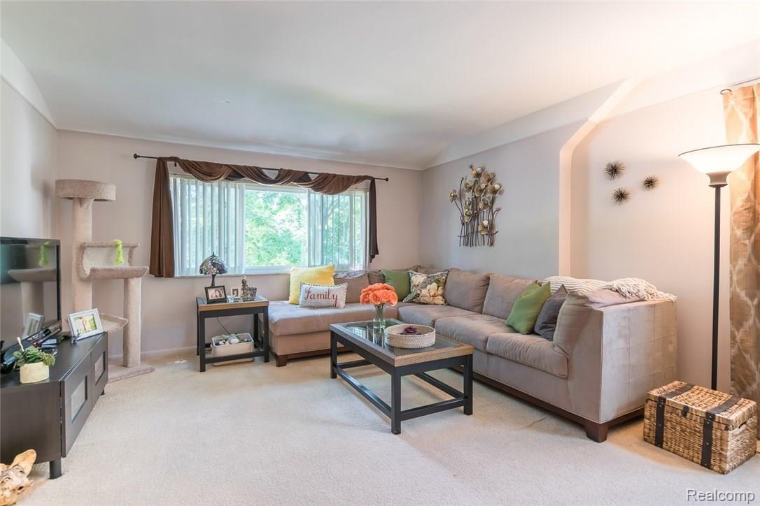 224 West Twelve Road Royal Oak, MI 48073 - Photo 2 of 14 Upper unit - Living Room