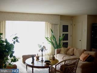 509 Vernon Road Springfield, PA 19064 - Photo 3 of 6 Living Room