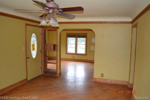 3216 Hogback Road Fowlerville, MI 48836 - Photo 8 of 25 Living Room
