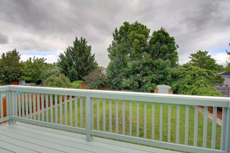 557 Mitchell Way Central Point, OR 97502 - Photo 19 of 23 a balcony with trees in front of it