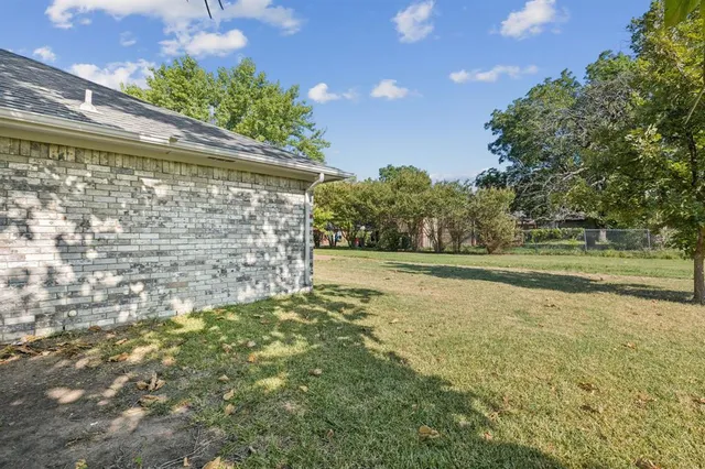 $1,395 | 110 Lee Street, Farmersville, TX 75442