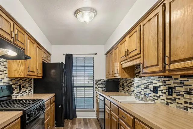 $1,395 | 110 Lee Street, Farmersville, TX 75442