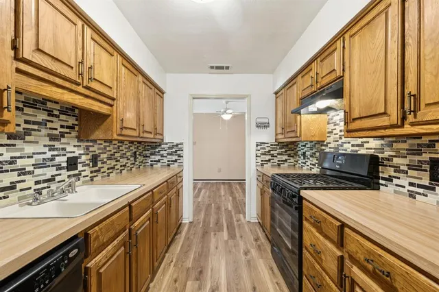 $1,395 | 110 Lee Street, Farmersville, TX 75442