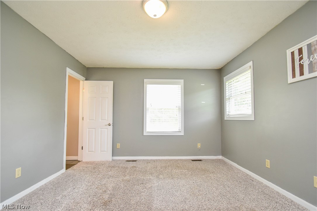 4264 Palmyra Road Southwest Warren, OH 44481 - Photo 16 of 35