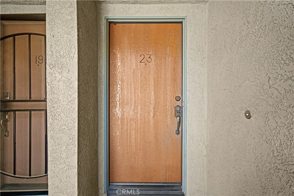 23 Country Mile Road Pomona, CA 91766 - Photo 2 of 36 Entry, unit in original condition throughout