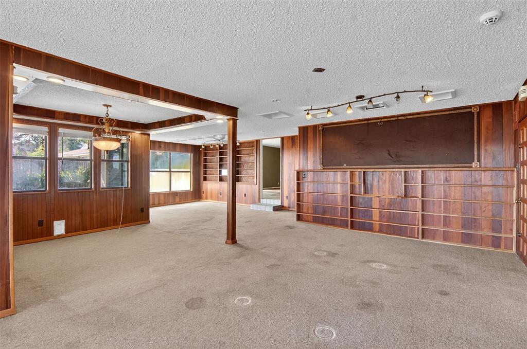 904 Northwest 7th Avenue Mineral Wells, TX 76067 - Photo 24 of 36 Game Room Sun Room