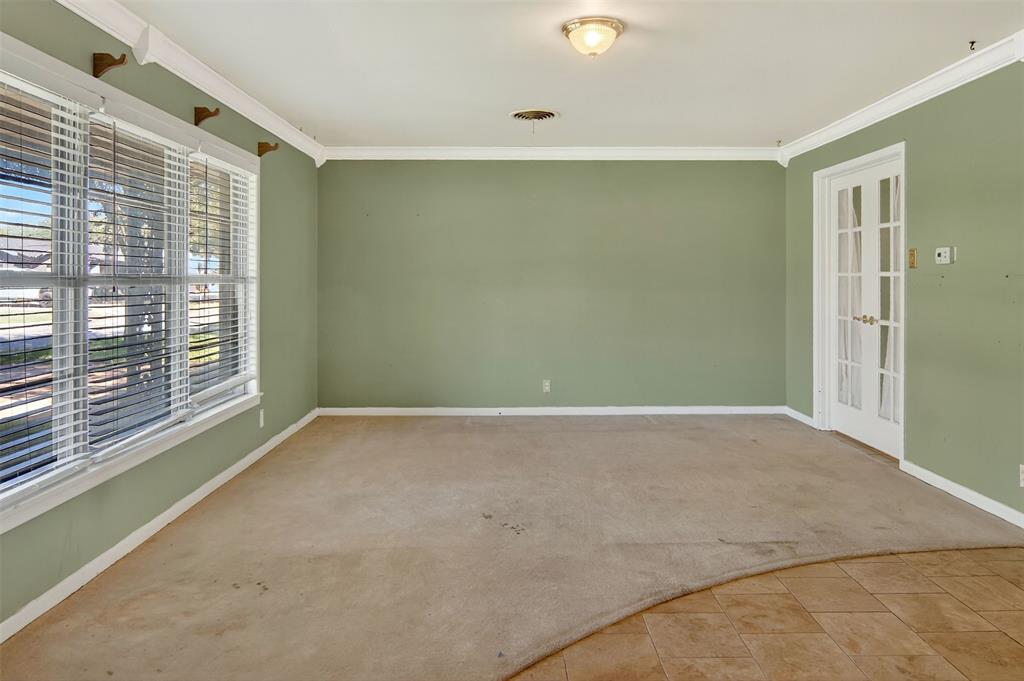904 Northwest 7th Avenue Mineral Wells, TX 76067 - Photo 4 of 36 Formal Living Room