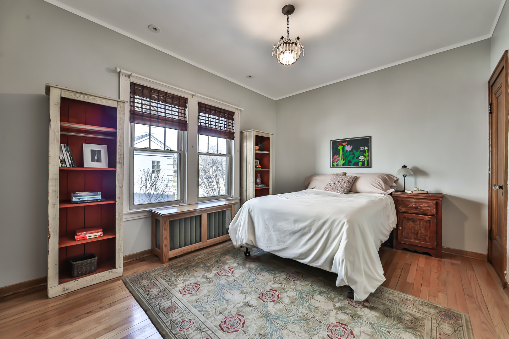 117 Southcote Road Riverside, IL 60546 - Photo 8 of 39 a bedroom with a large bed and a window