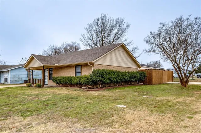 $200,000 | 309 North Pecan Street, Leonard, TX 75452