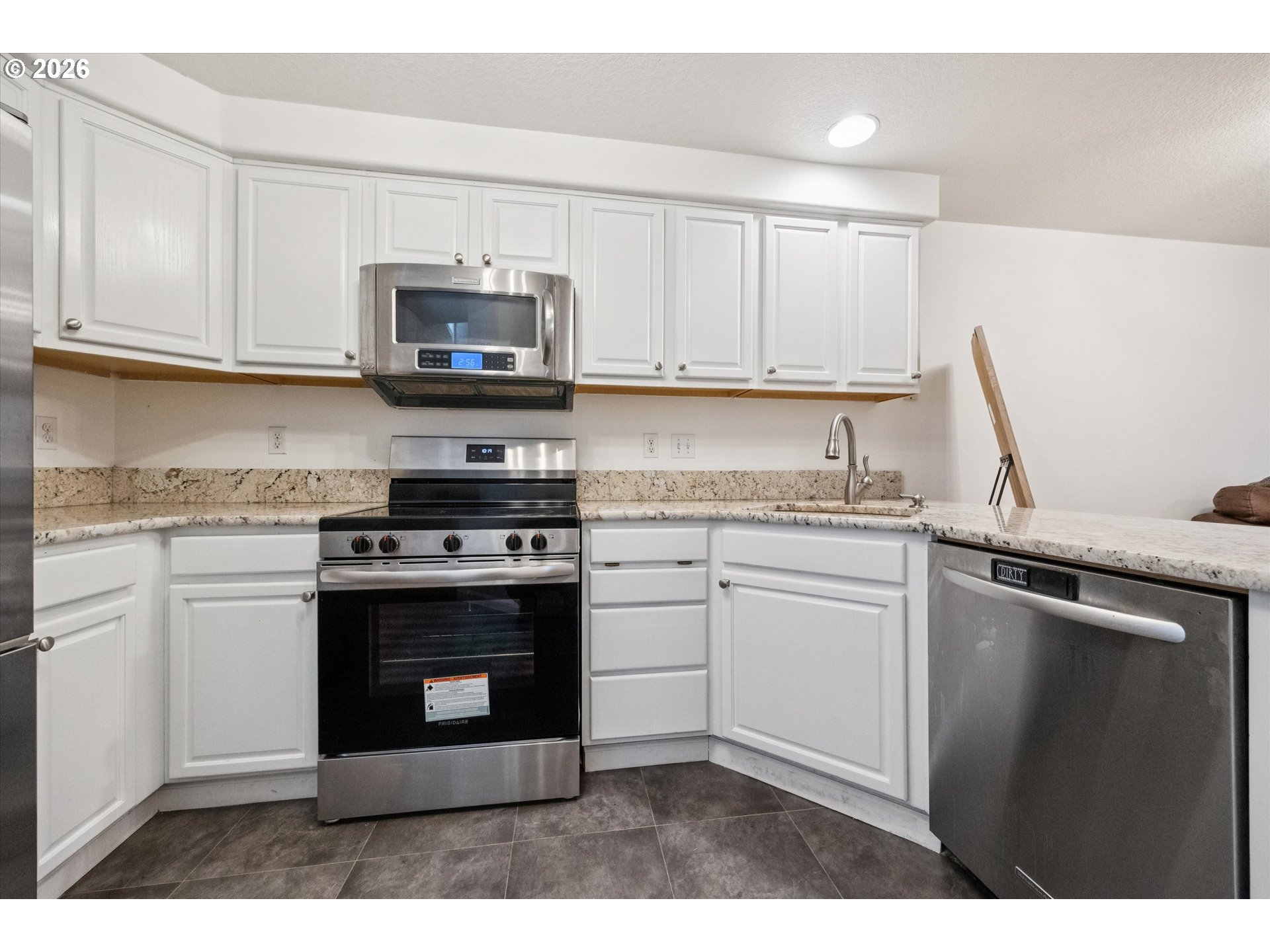 6224 Southeast Apollo Way Hillsboro, OR 97123 - Photo 7 of 17