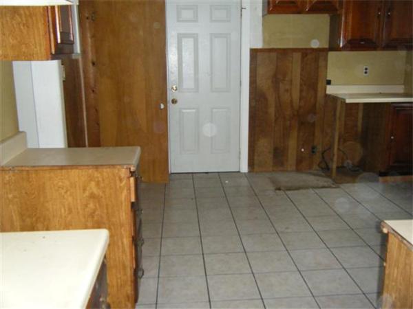 21 Carlisle Street Springfield, MA 01109 - Photo 5 of 14 Gallery Image 5