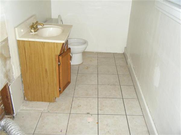21 Carlisle Street Springfield, MA 01109 - Photo 8 of 14 Gallery Image 8
