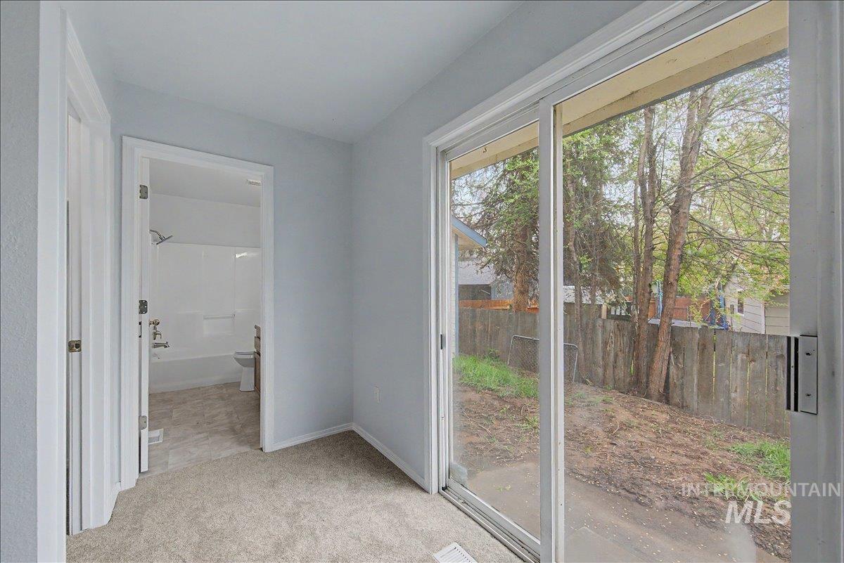 2501 West Hill Road Boise, ID 83702 - Photo 22 of 31 Entryway with baseboards and carpet flooring