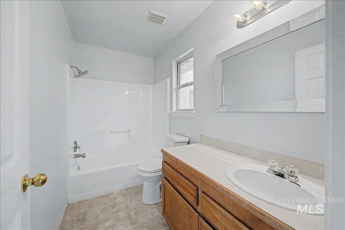 2501 West Hill Road Boise, ID 83702 - Photo 24 of 31 Full bathroom with vanity and tub / shower combination