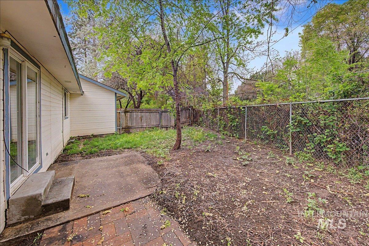 2501 West Hill Road Boise, ID 83702 - Photo 28 of 31 View of fenced backyard