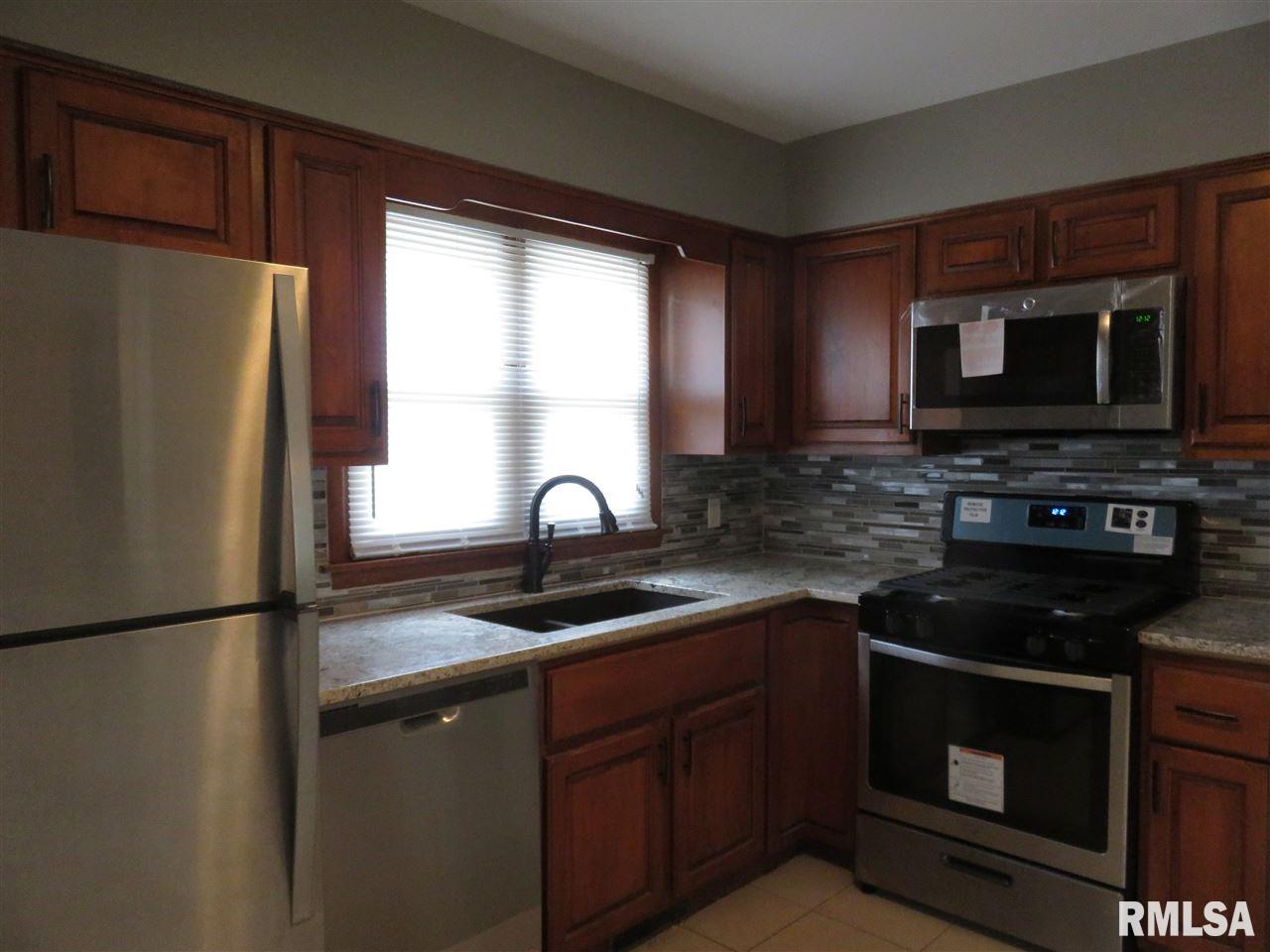 8309 Ridgewood Road Rock Island, IL 61201 - Photo 6 of 24 Gallery Image 6