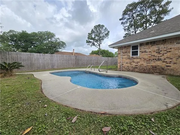 $2,400 | 200 Lake Sabine Court, Slidell, LA 70461