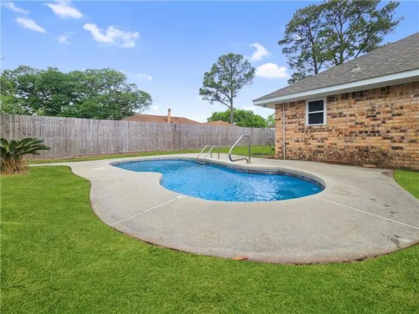 $2,400 | 200 Lake Sabine Court, Slidell, LA 70461