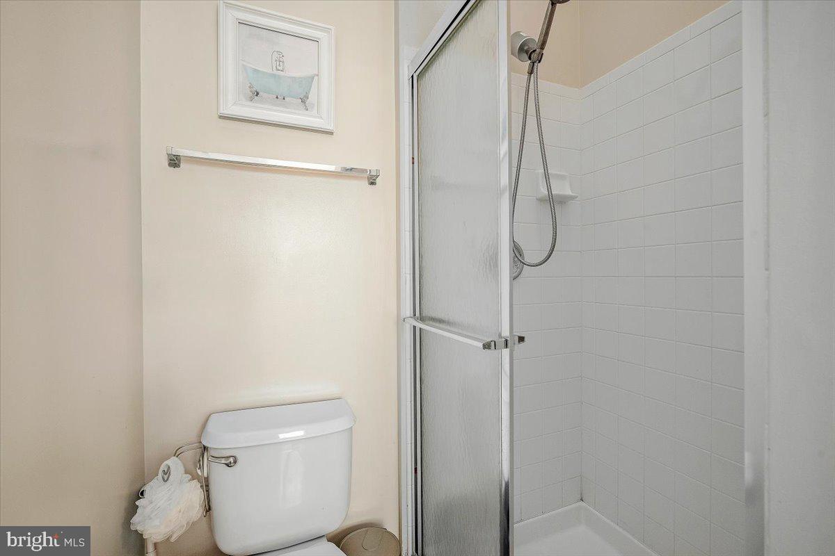 22019 Box Car Square Sterling, VA 20166 - Photo 17 of 31 a bathroom with a toilet and a shower