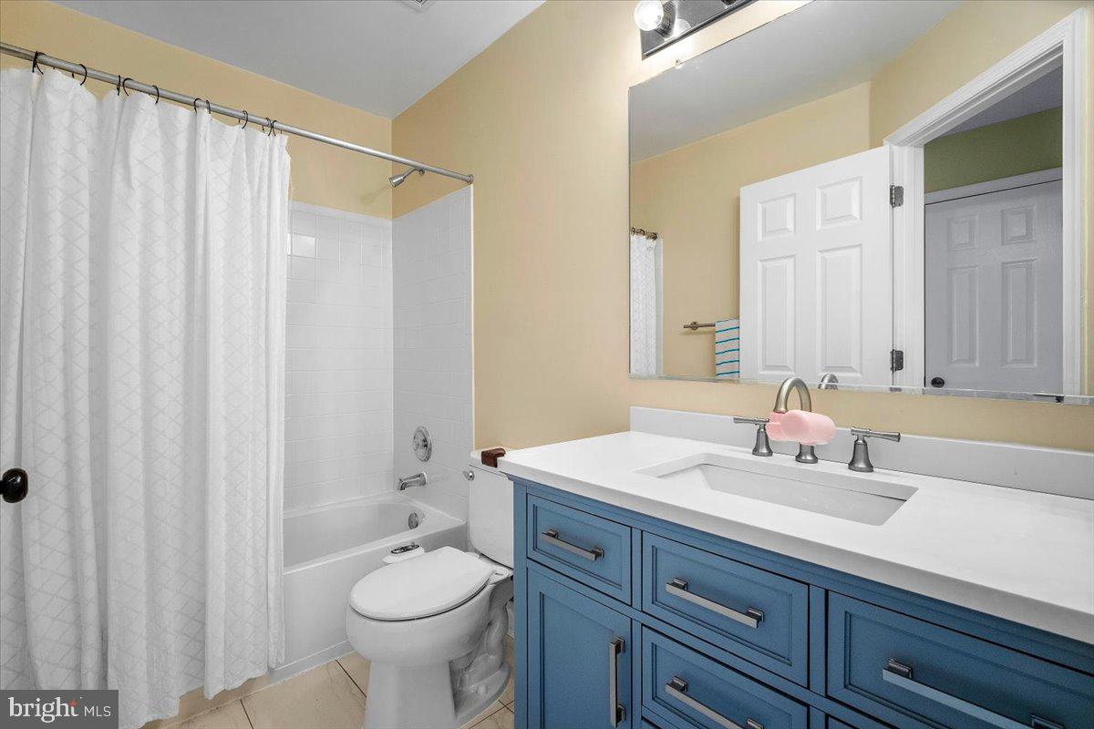 22019 Box Car Square Sterling, VA 20166 - Photo 20 of 31 a bathroom with a sink a toilet and shower