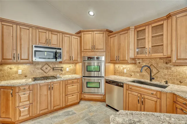 $269,900 | 24 Silver Maple Drive, Gates, NY 14559