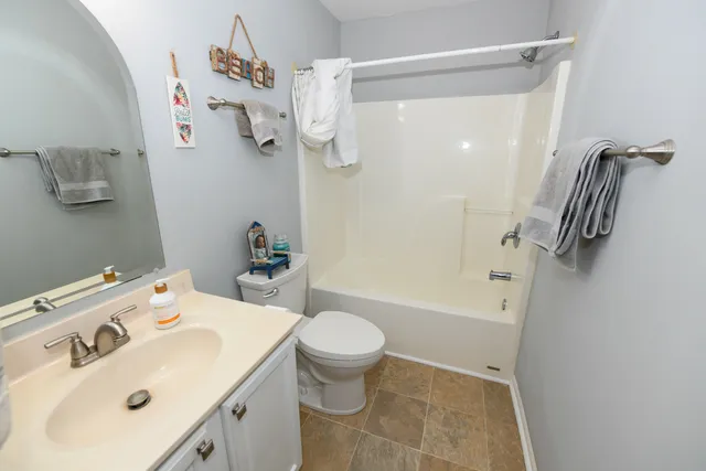 $350,000 | 1033 White Pine Drive, Antioch, IL 60002