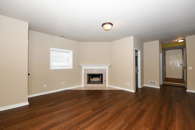 $350,000 | 1033 White Pine Drive, Antioch, IL 60002