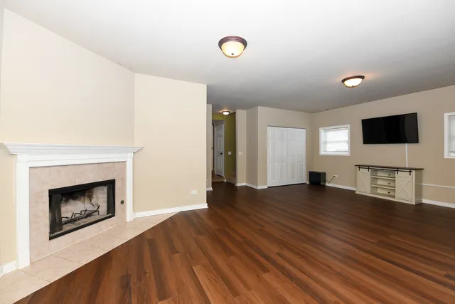 $350,000 | 1033 White Pine Drive, Antioch, IL 60002