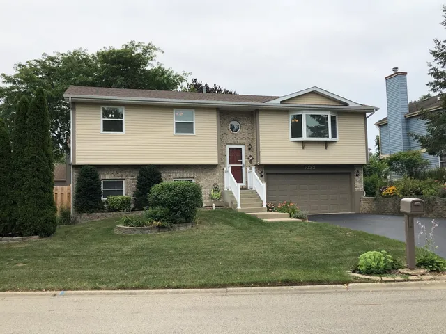 $350,000 | 1033 White Pine Drive, Antioch, IL 60002