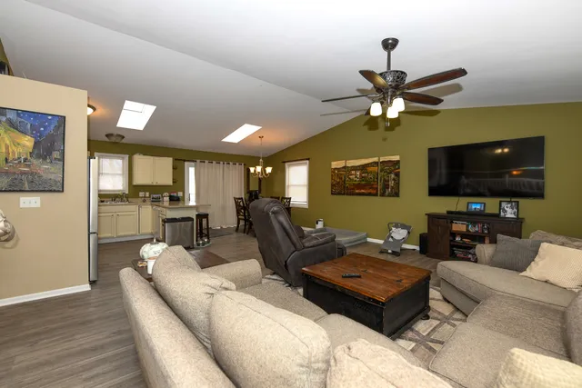 $350,000 | 1033 White Pine Drive, Antioch, IL 60002