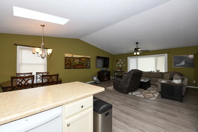 $350,000 | 1033 White Pine Drive, Antioch, IL 60002