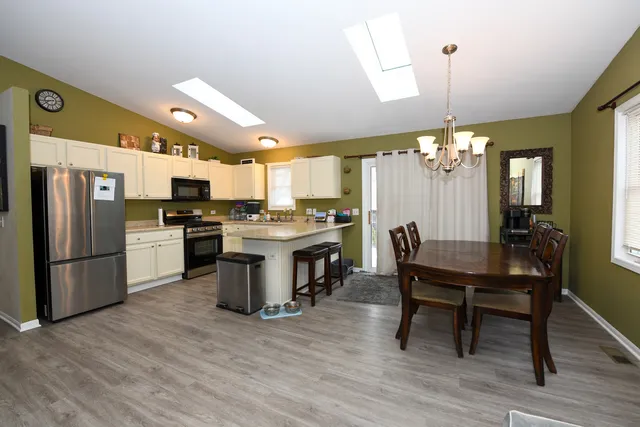 $350,000 | 1033 White Pine Drive, Antioch, IL 60002