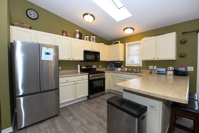 $350,000 | 1033 White Pine Drive, Antioch, IL 60002