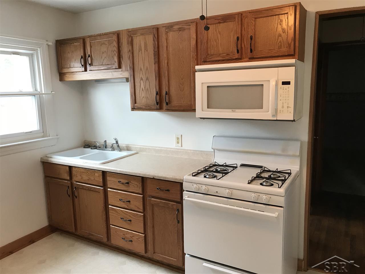 914 Shattuck Road Saginaw, MI 48604 - Photo 2 of 9 31372234-1.JPG