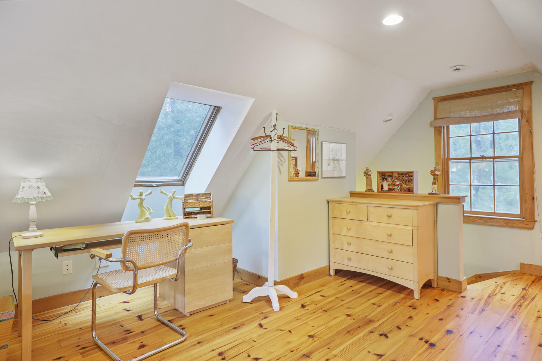 20 Pine Valley Road Wellfleet, MA 02667 - Photo 38 of 52 a bed room with a bed and a window