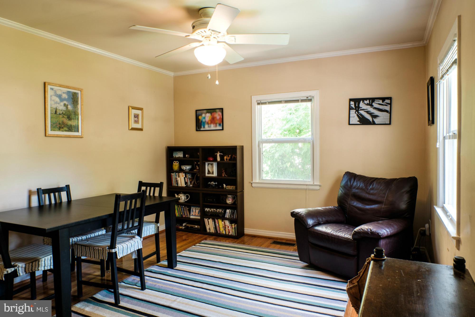 11402 Idlewood Road Silver Spring, MD 20906 - Photo 4 of 20 Living Room