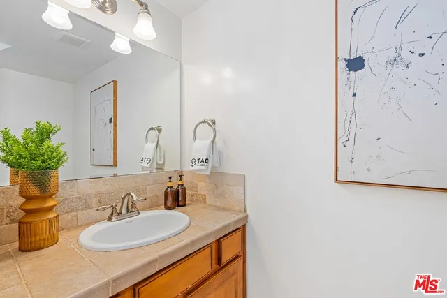 $850,000 | 1716 Brockton Avenue, Unit 101, Los Angeles, CA 90025